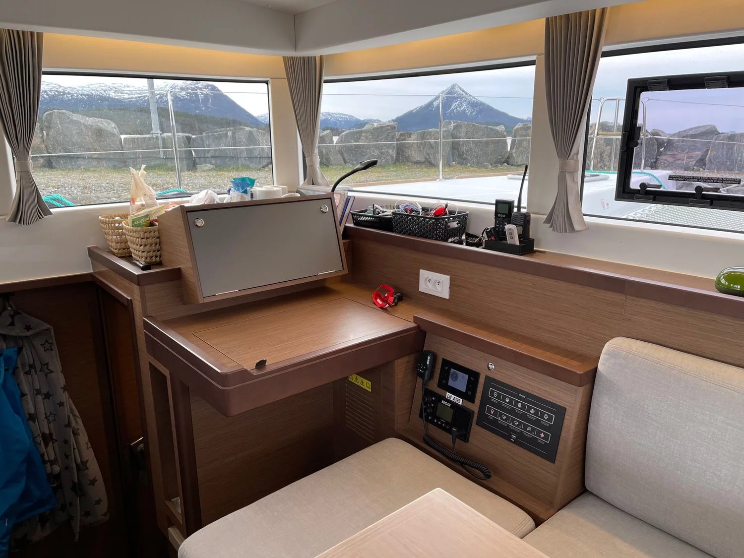 Lagoon 40 - 4 + 2 cab (Arctic Charm)  - 16