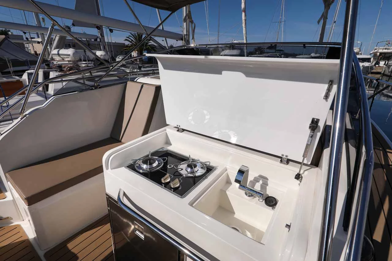 Nuva M9 Cabin (Babac)  - 7