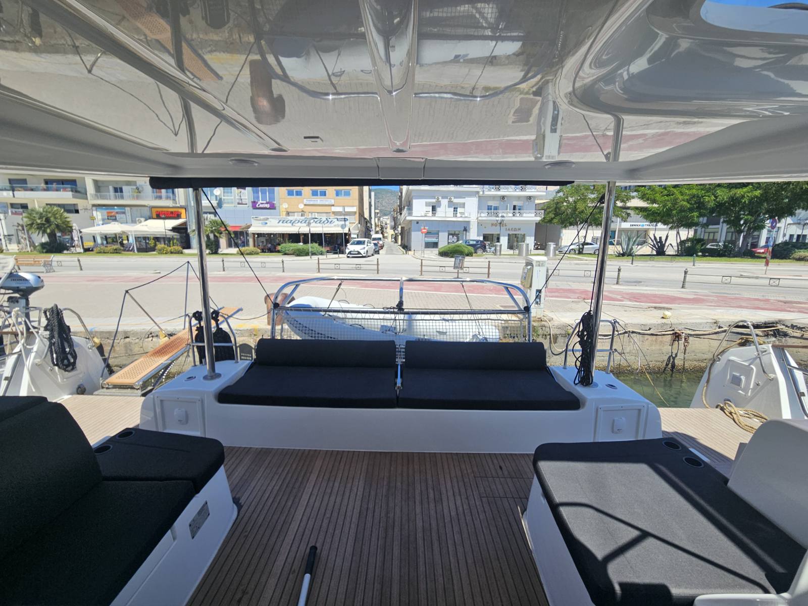 Lagoon 43 - 4 + 2 cab. — photo 8