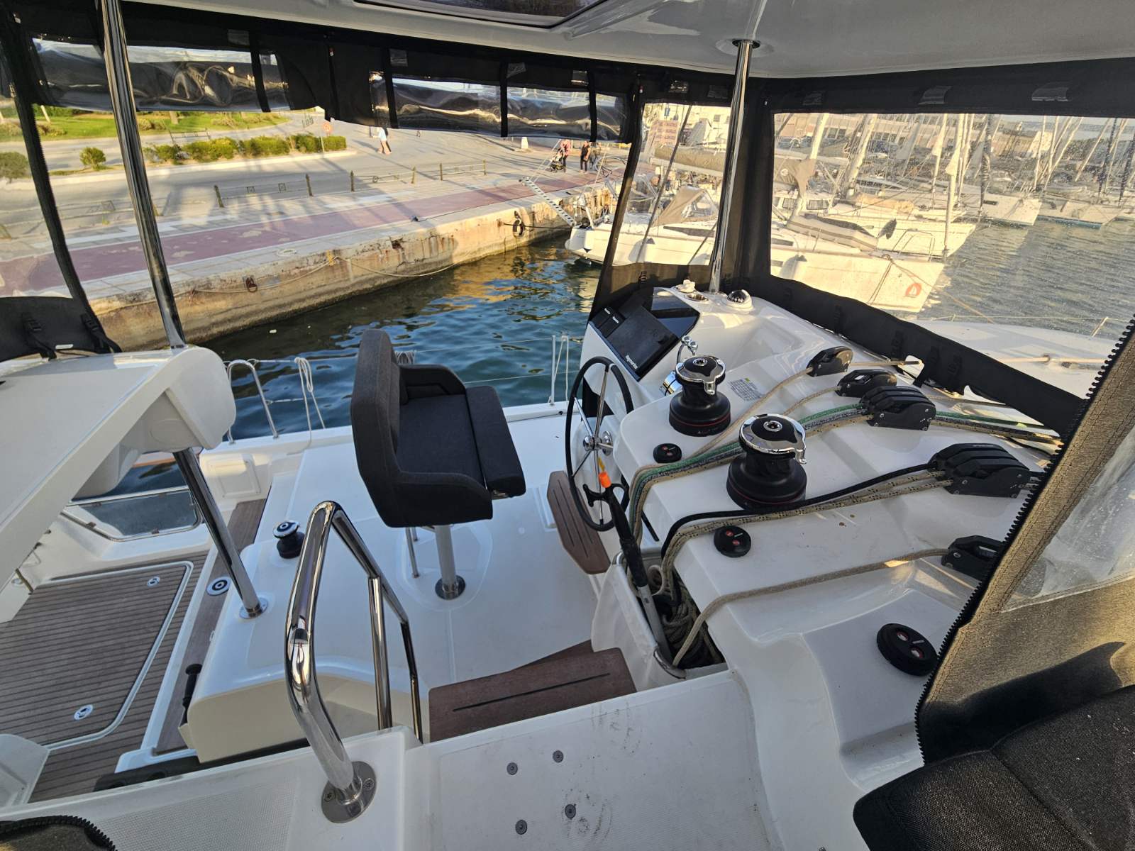 Lagoon 43 - 4 + 2 cab. — photo 10
