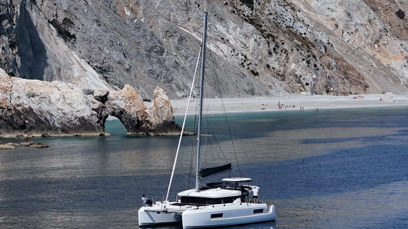 Lagoon 43 - 4 + 2 cab. — photo 24