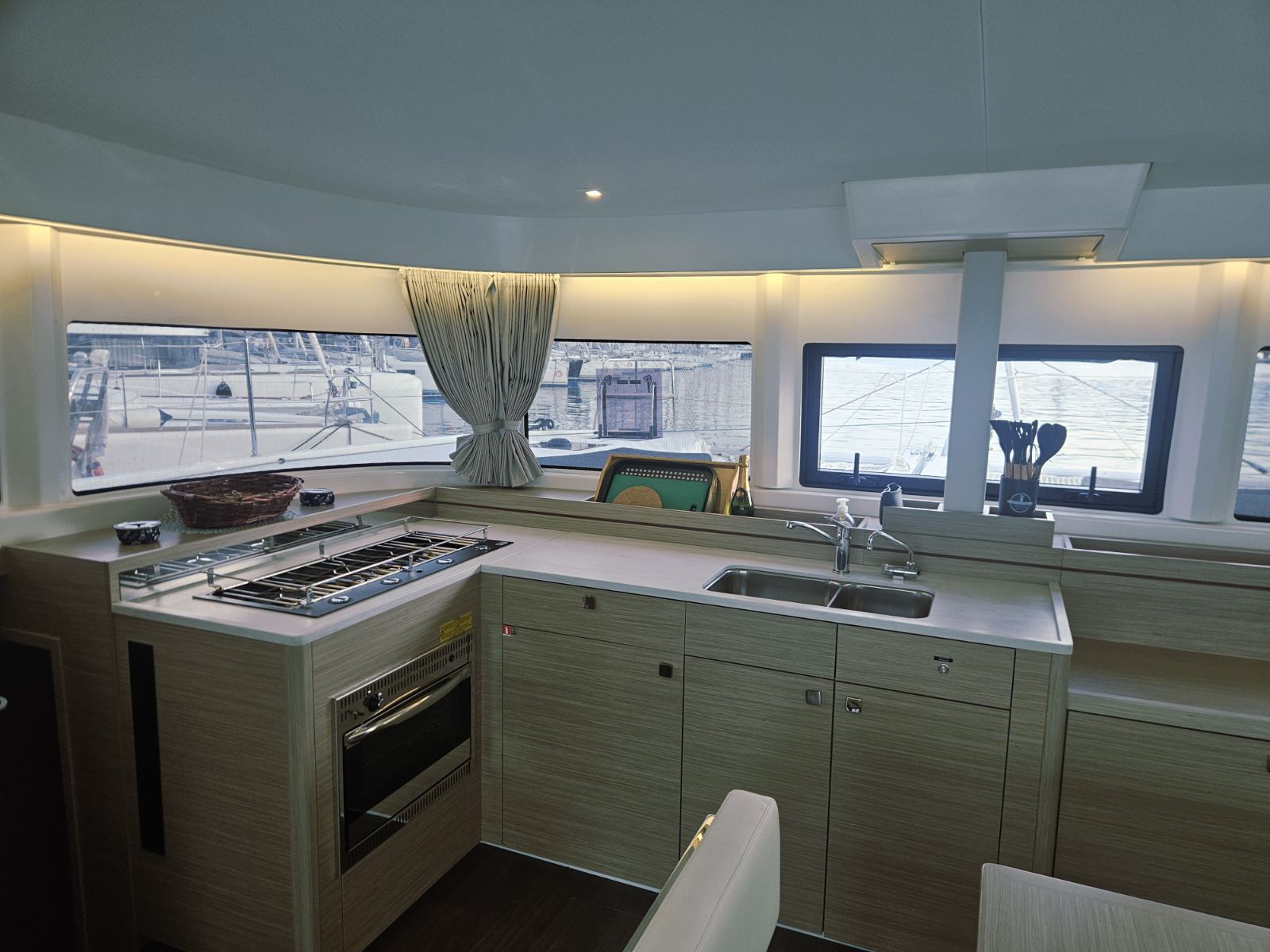Lagoon 43 - 4 + 2 cab. — photo 27