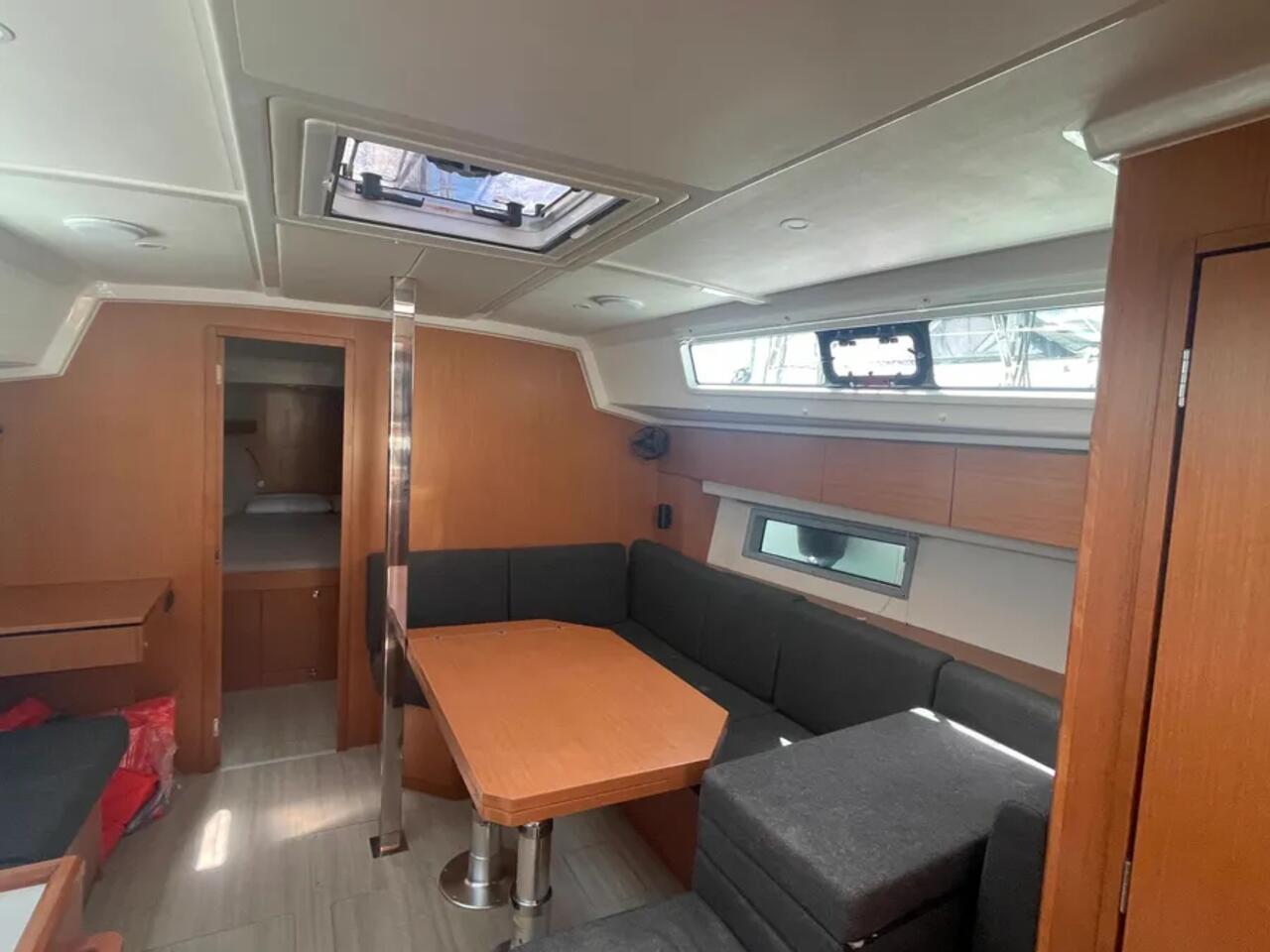 Bavaria C42 — photo 6