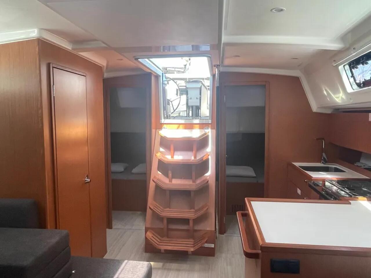 Bavaria C42 — photo 7