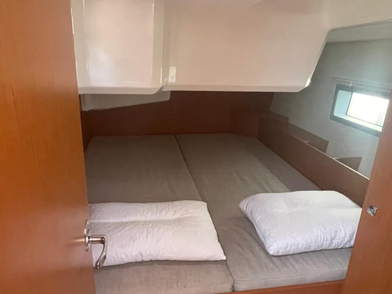 Bavaria C42 — photo 9
