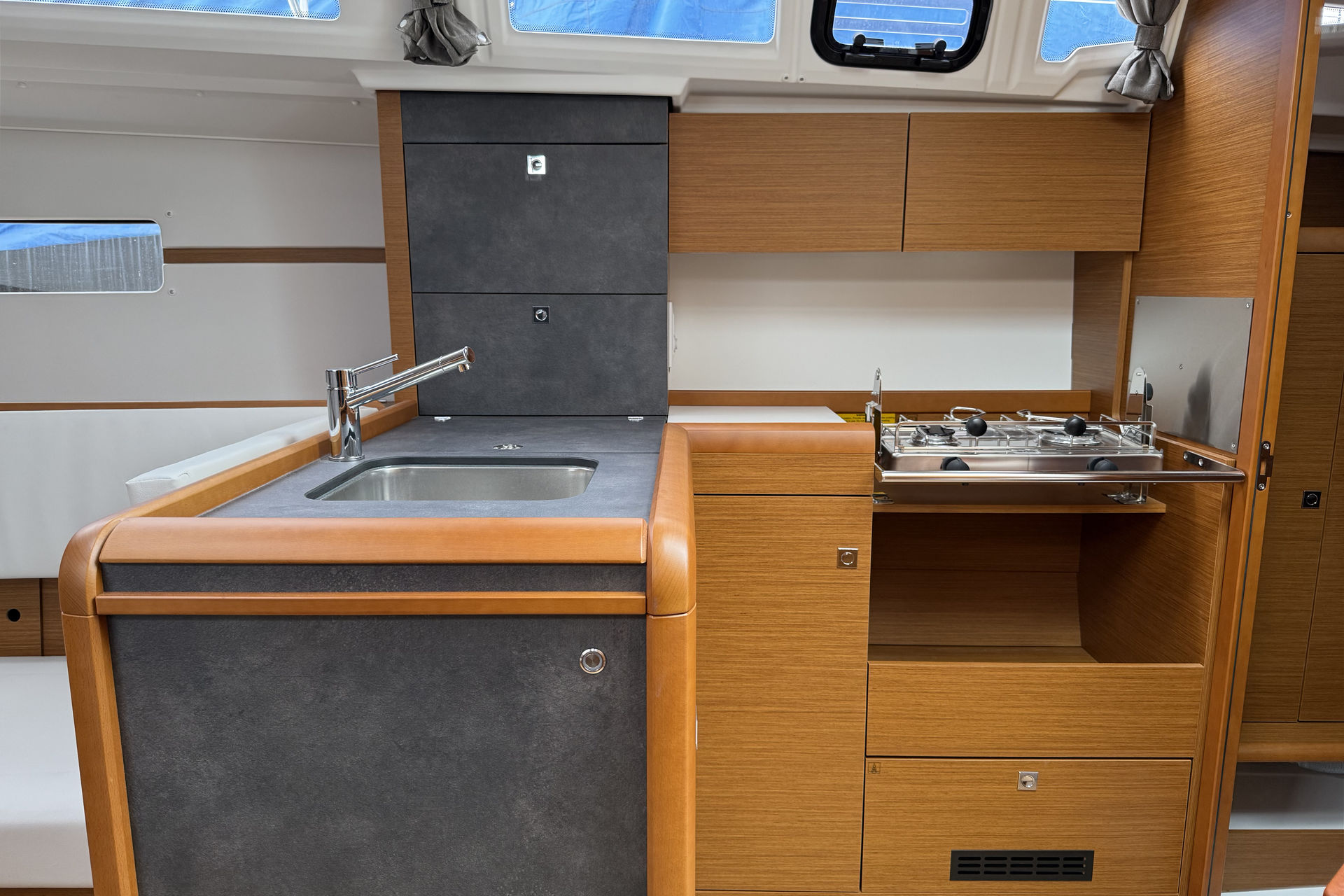 Sun Odyssey 349 - 2 cab. — photo 22