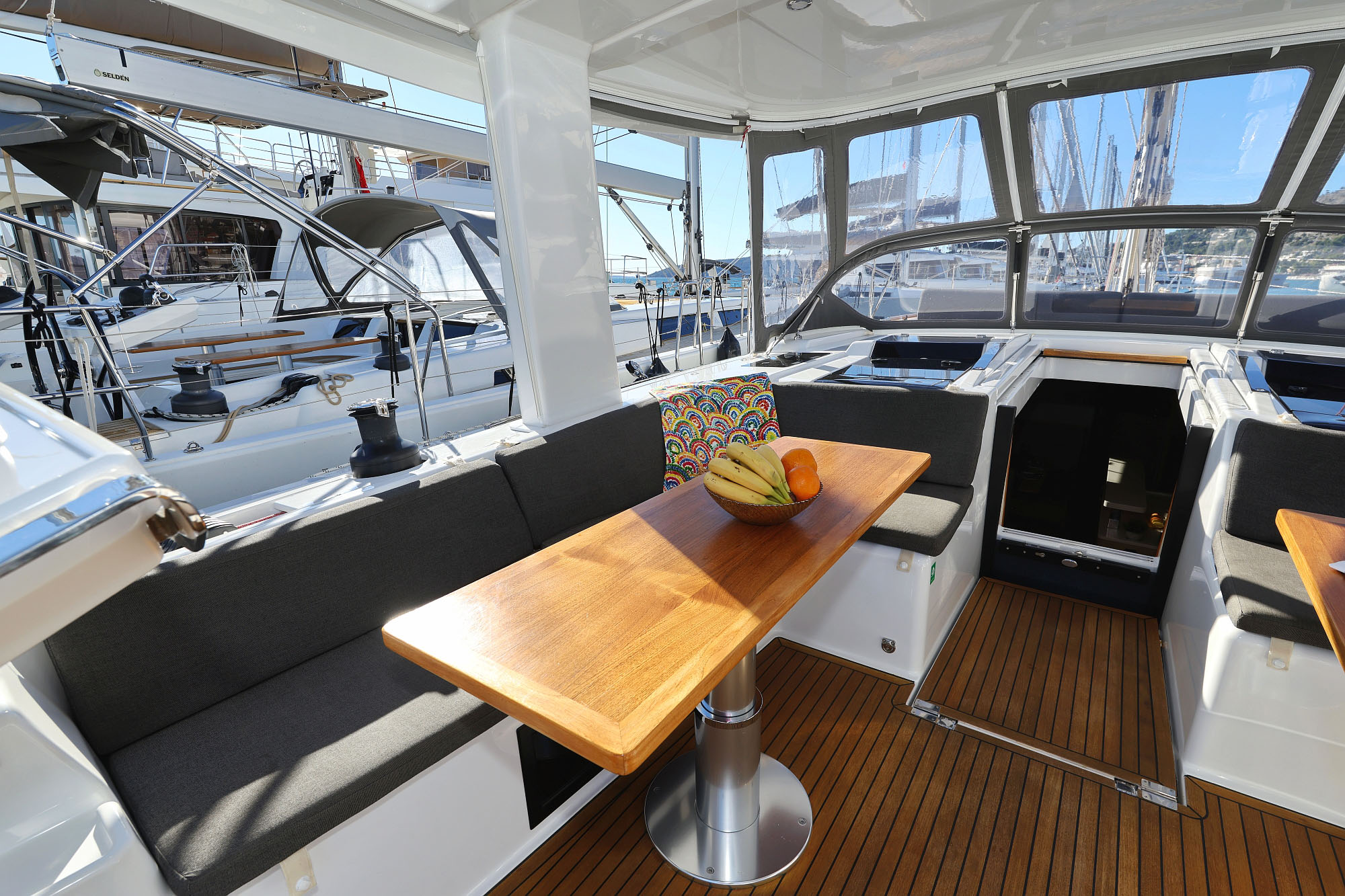 Hanse 588 - 5 + 1 cab. — photo 11