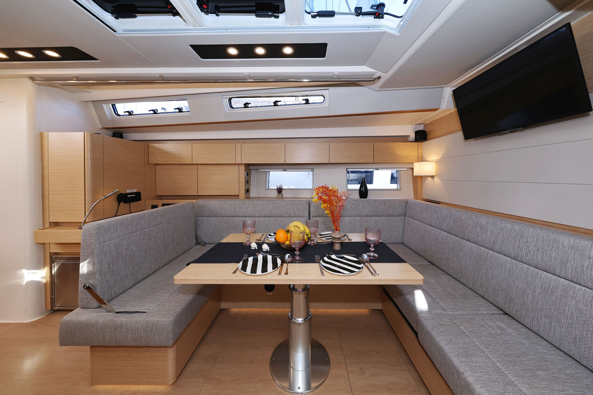 Hanse 588 - 5 + 1 cab. — photo 18