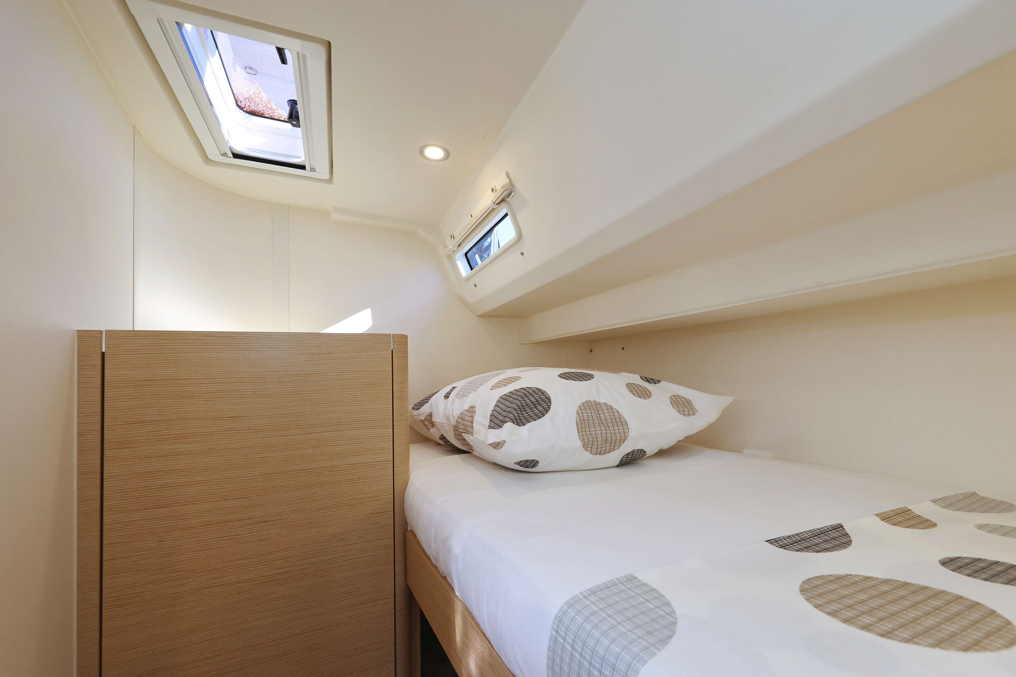 Hanse 588 - 5 + 1 cab. — photo 34