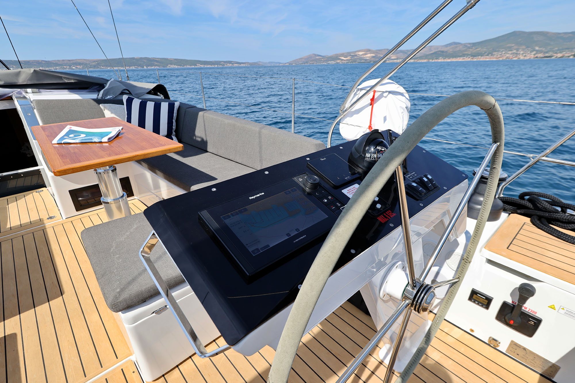 Hanse 510 - 4 + 1 cab. — photo 11