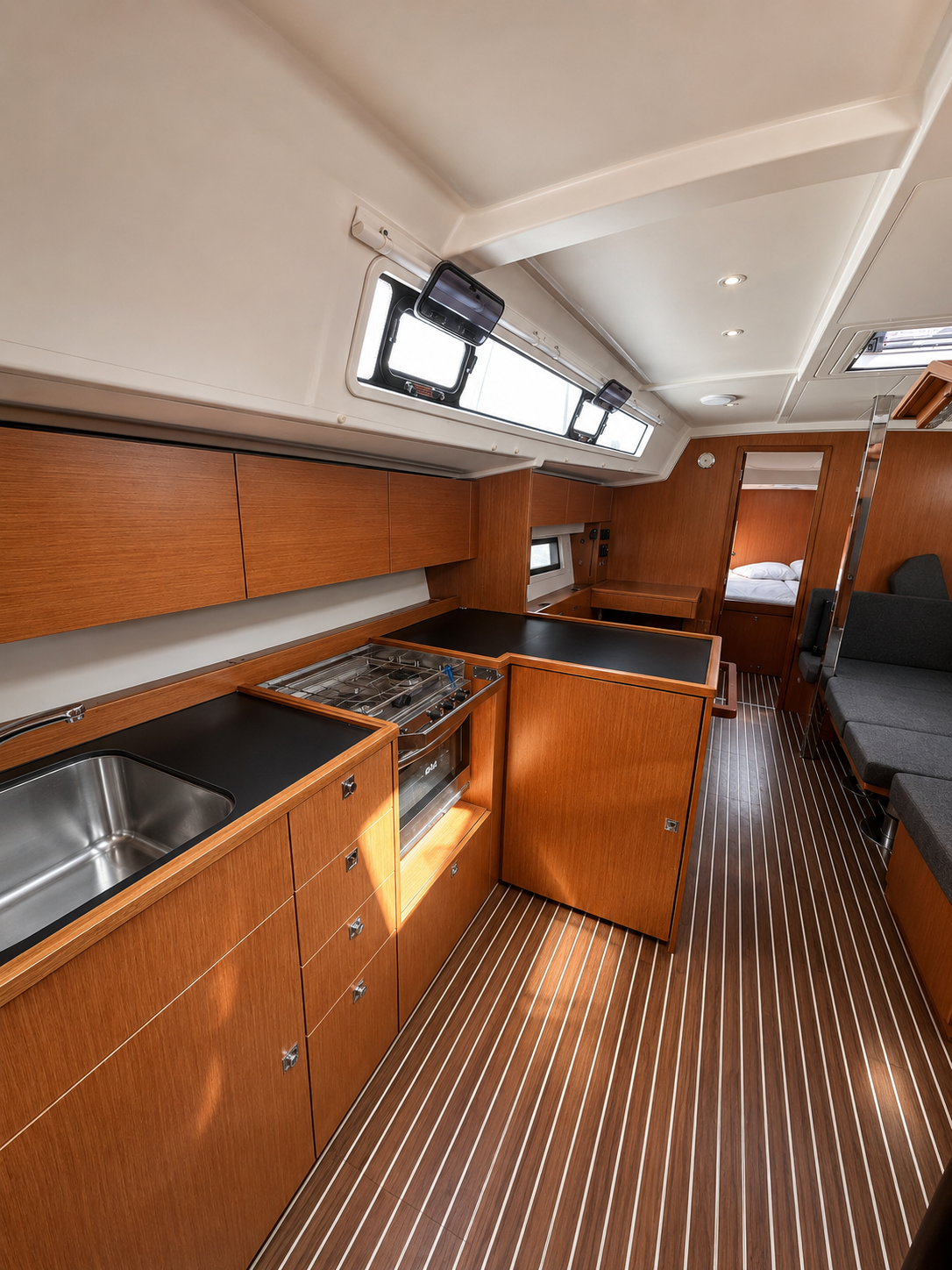 Bavaria C42 — photo 7