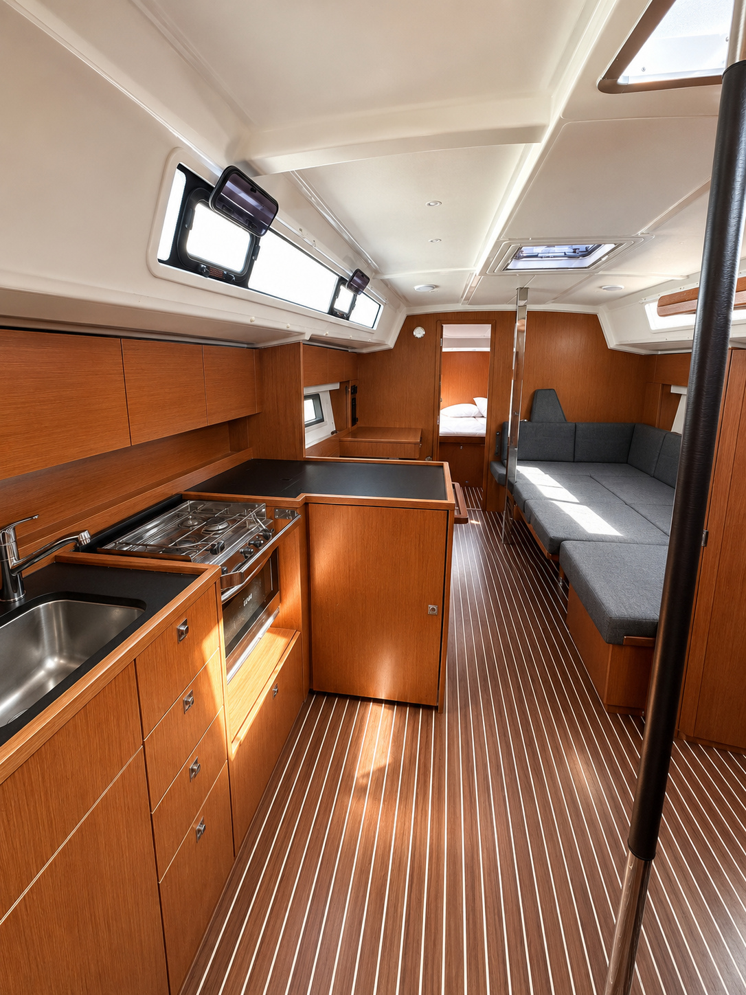 Bavaria C42 — photo 8