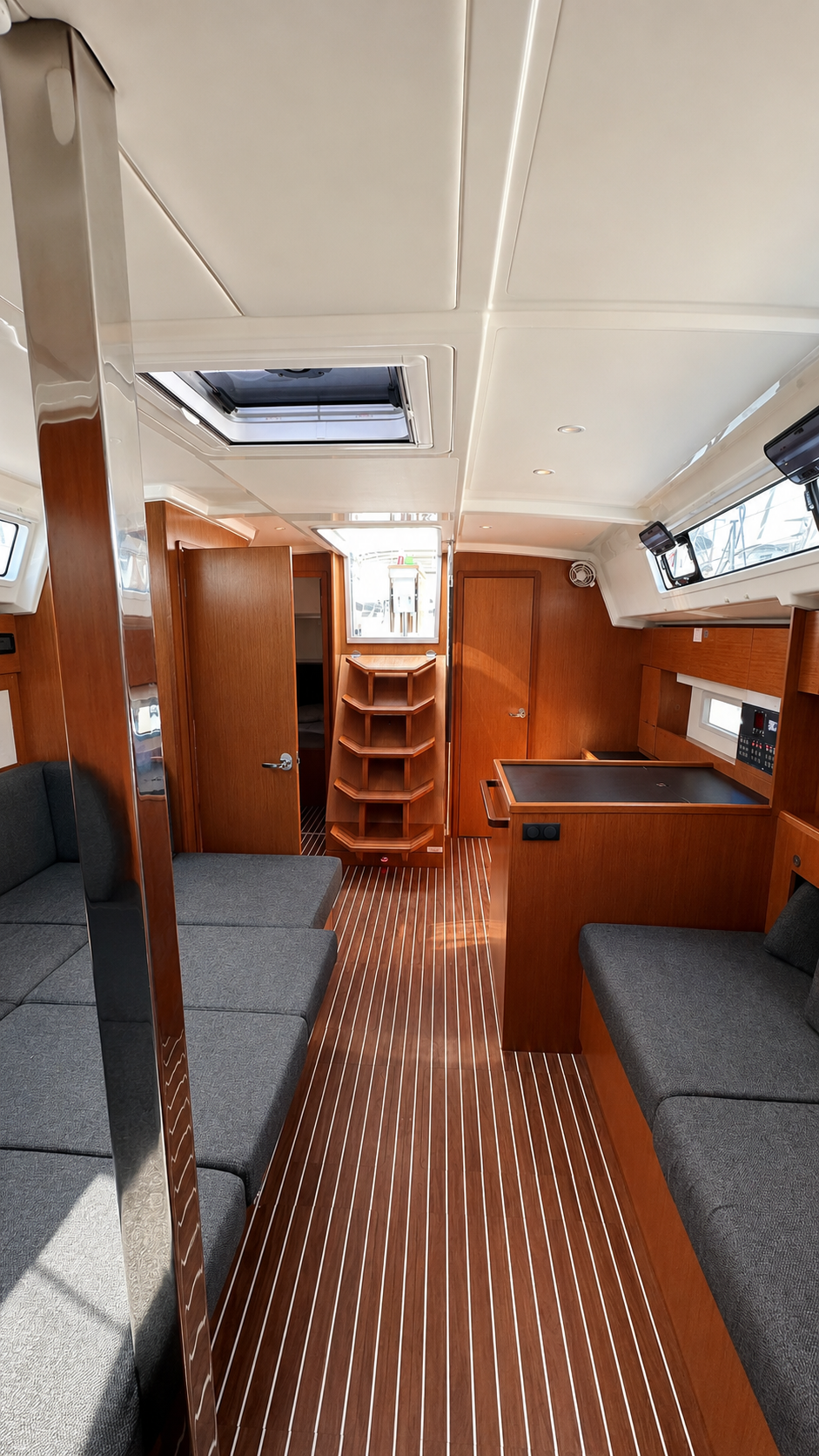 Bavaria C42 — photo 10