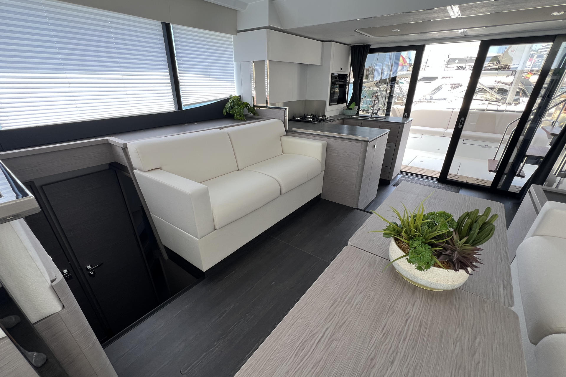 Fountaine Pajot MY6 — photo 11