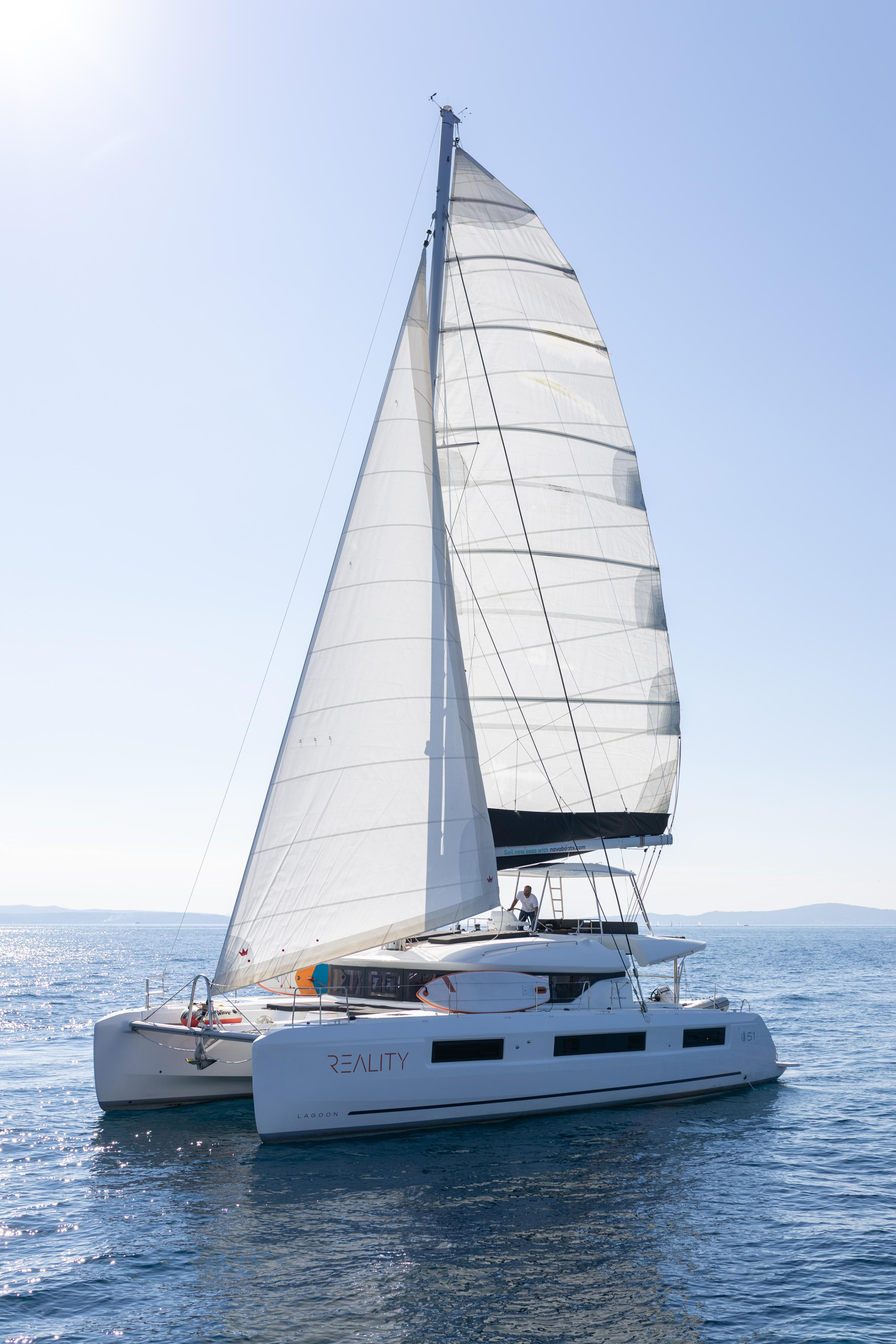 Lagoon 51 - 6 + 1 cab. — photo 1
