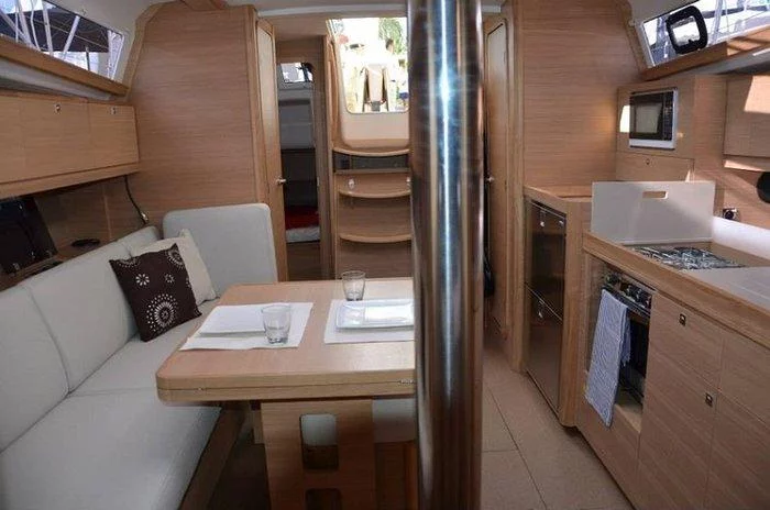 Dufour 382 GL (Calypso)  - 12