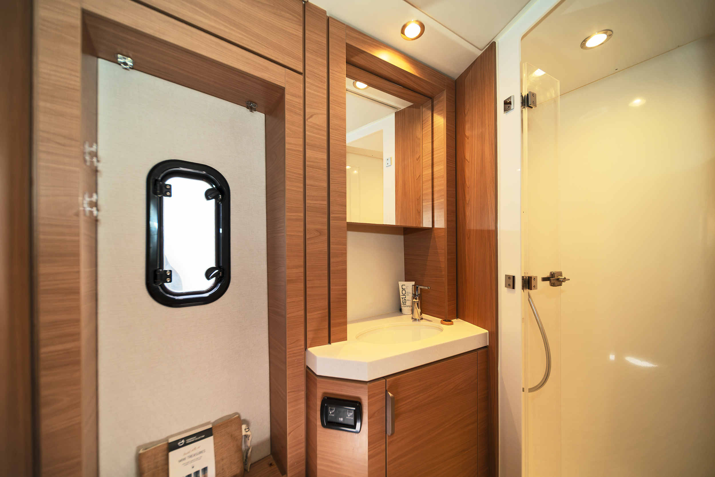Bali 4.6 - 5 + 1 cab. — photo 8