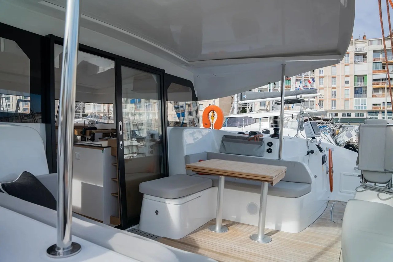 Photo #3 - Excess 11 - 3 + 2 cab (Adva) in Toulon - 42057