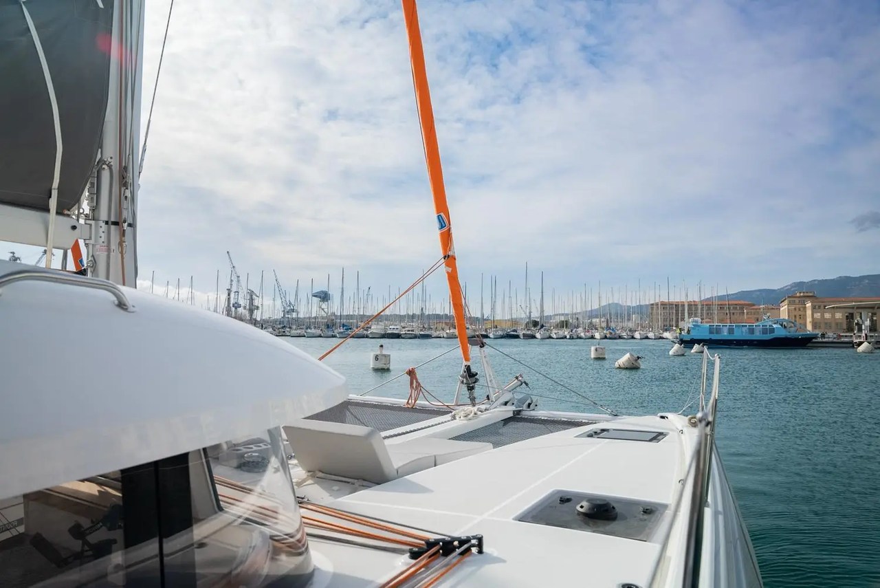 Photo #4 - Excess 11 - 3 + 2 cab (Adva) in Toulon - 42057