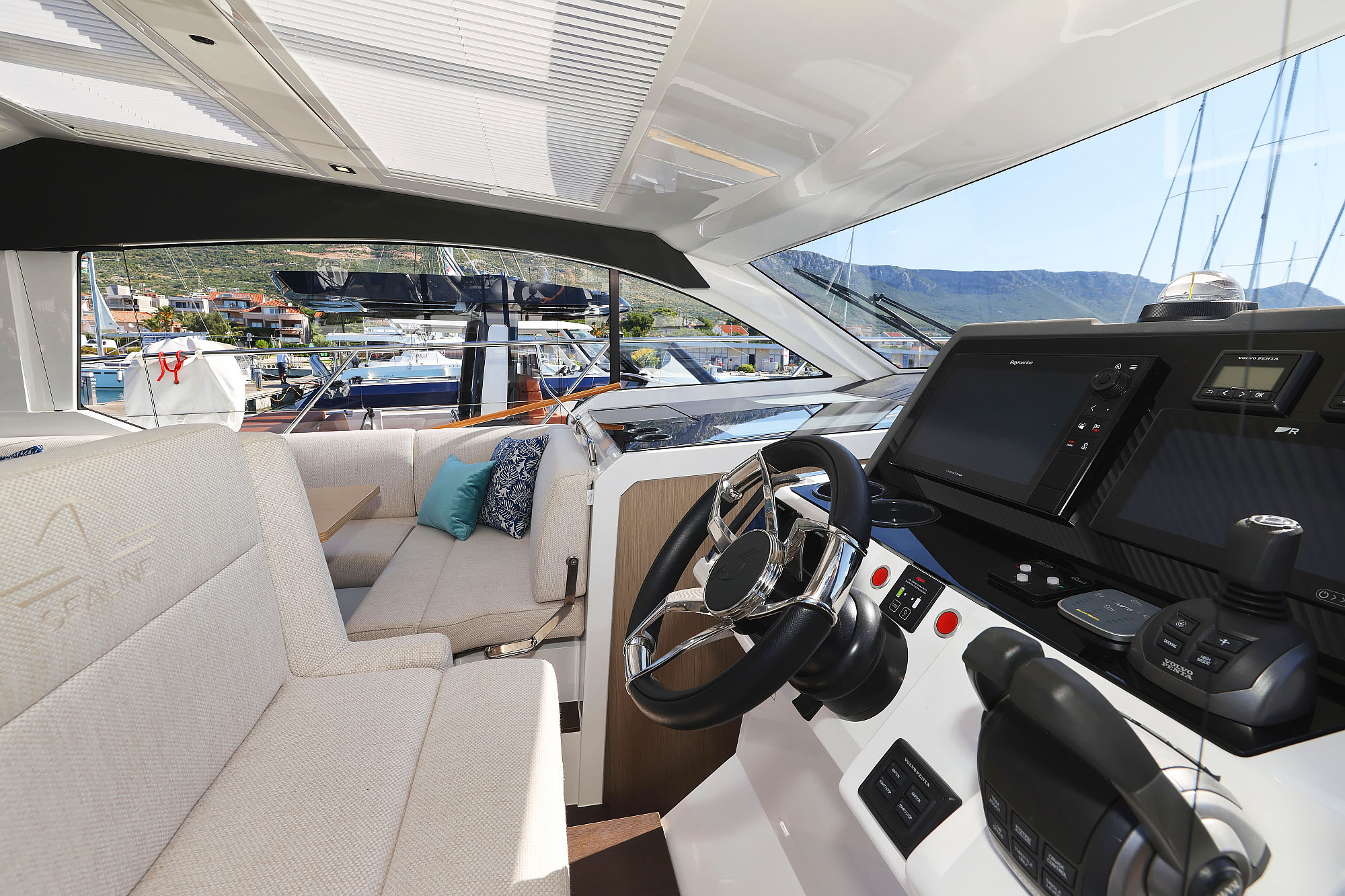 Sealine C390 — photo 27