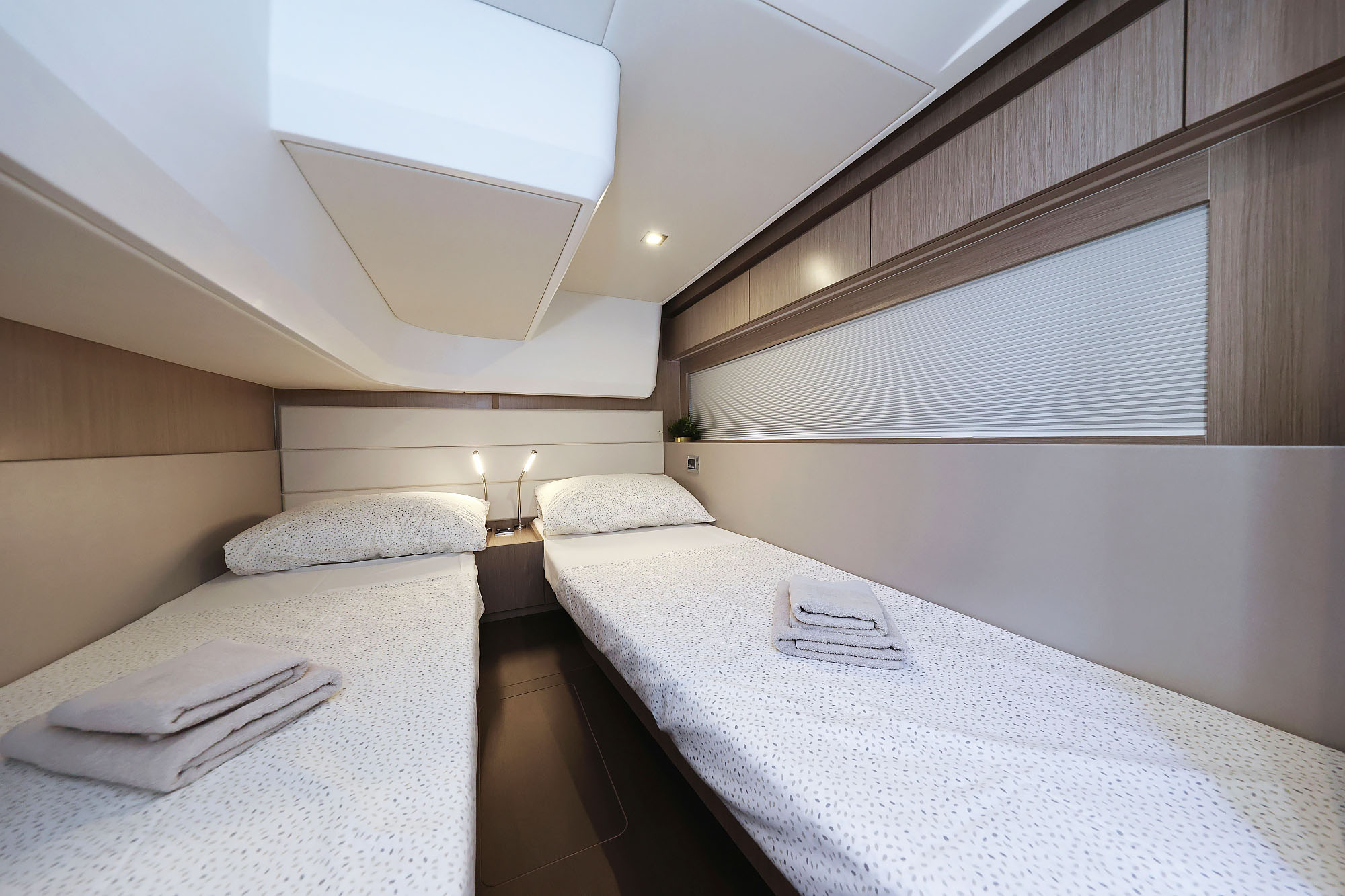 Sealine C390 — photo 37