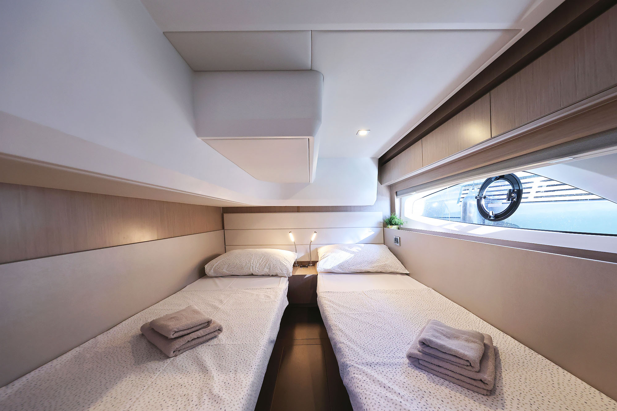 Sealine C390 — photo 38