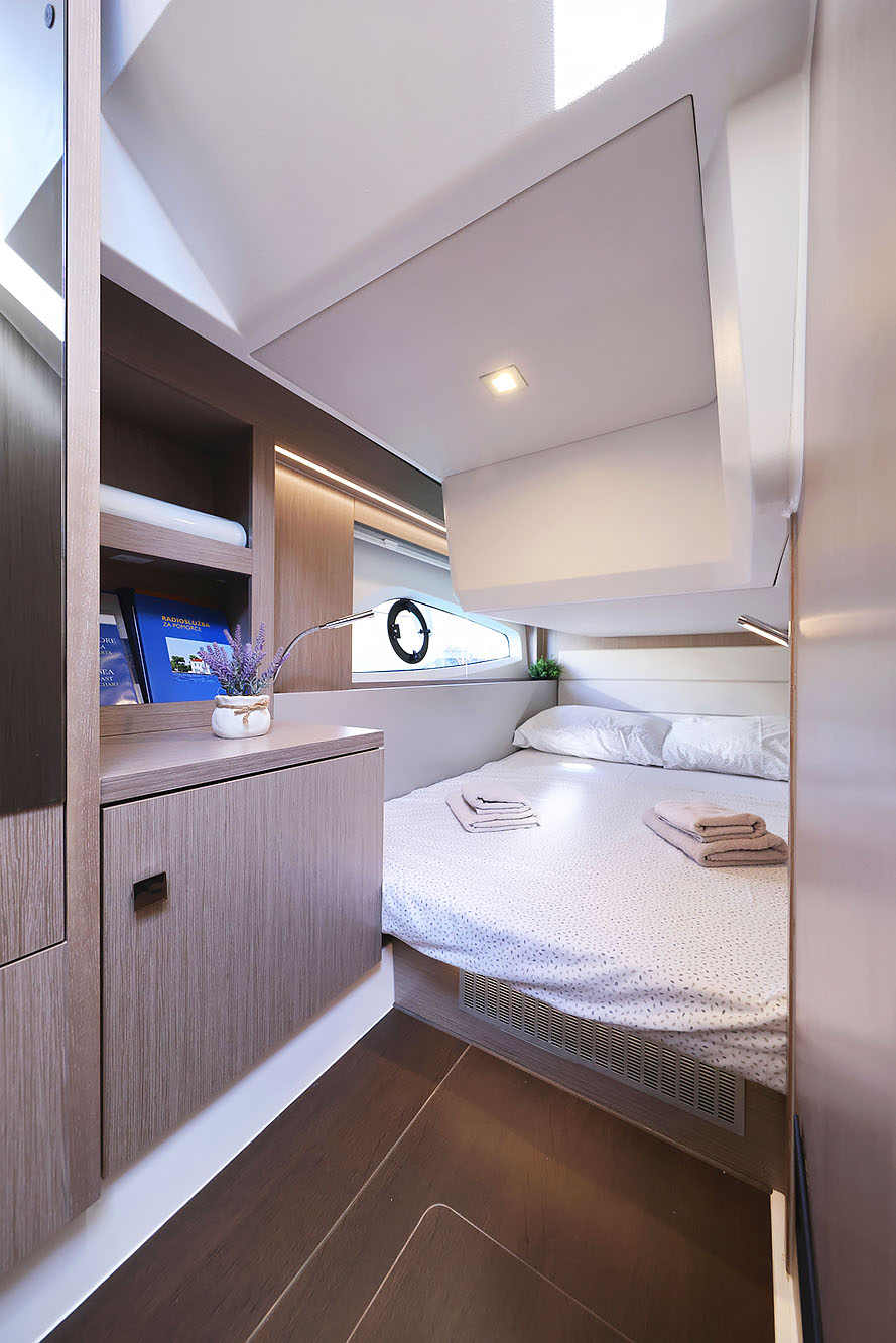 Sealine C390 — photo 40