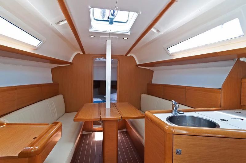 Sun Odyssey 33i (Buena Suerte)  - 3