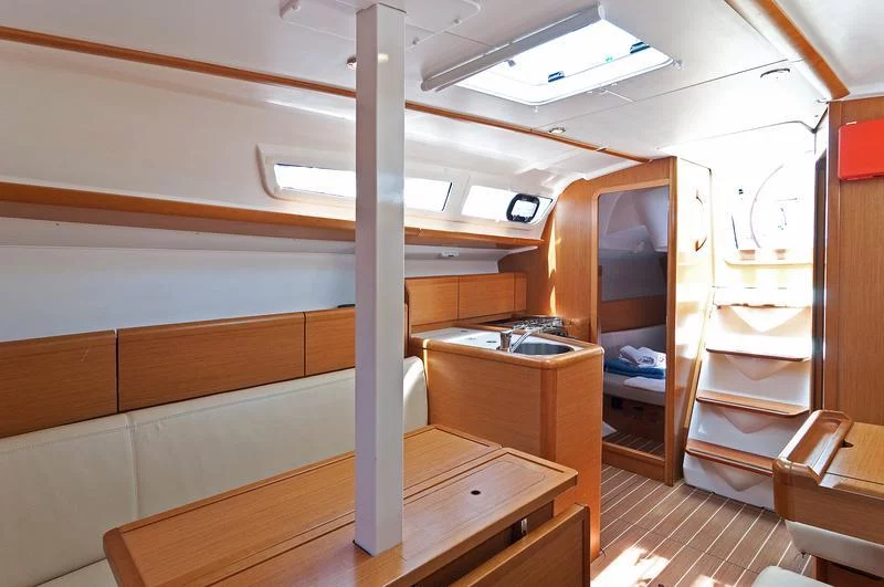 Sun Odyssey 33i (Buena Suerte)  - 6