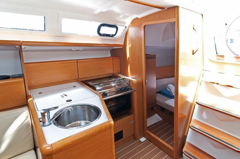 Sun Odyssey 33i (Buena Suerte)  - 8