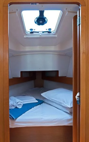 Sun Odyssey 33i (Buena Suerte)  - 9