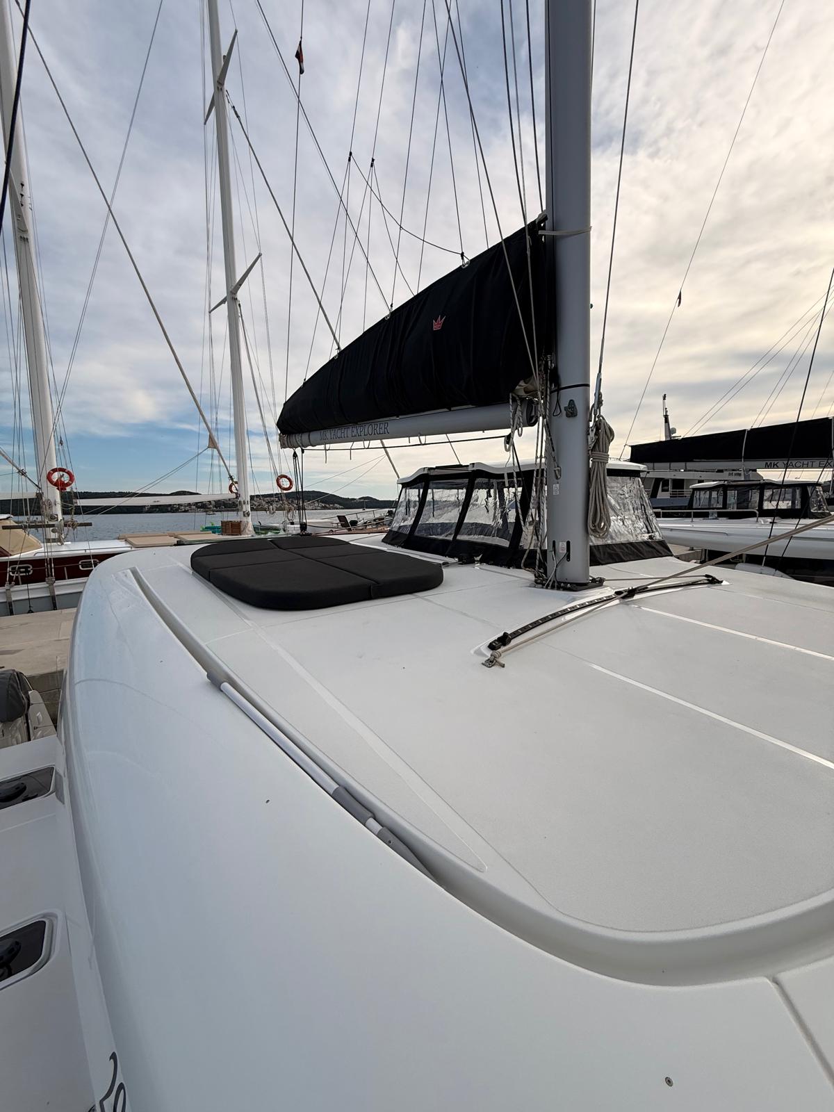 Lagoon 42 - 4 + 2 cab. — photo 8