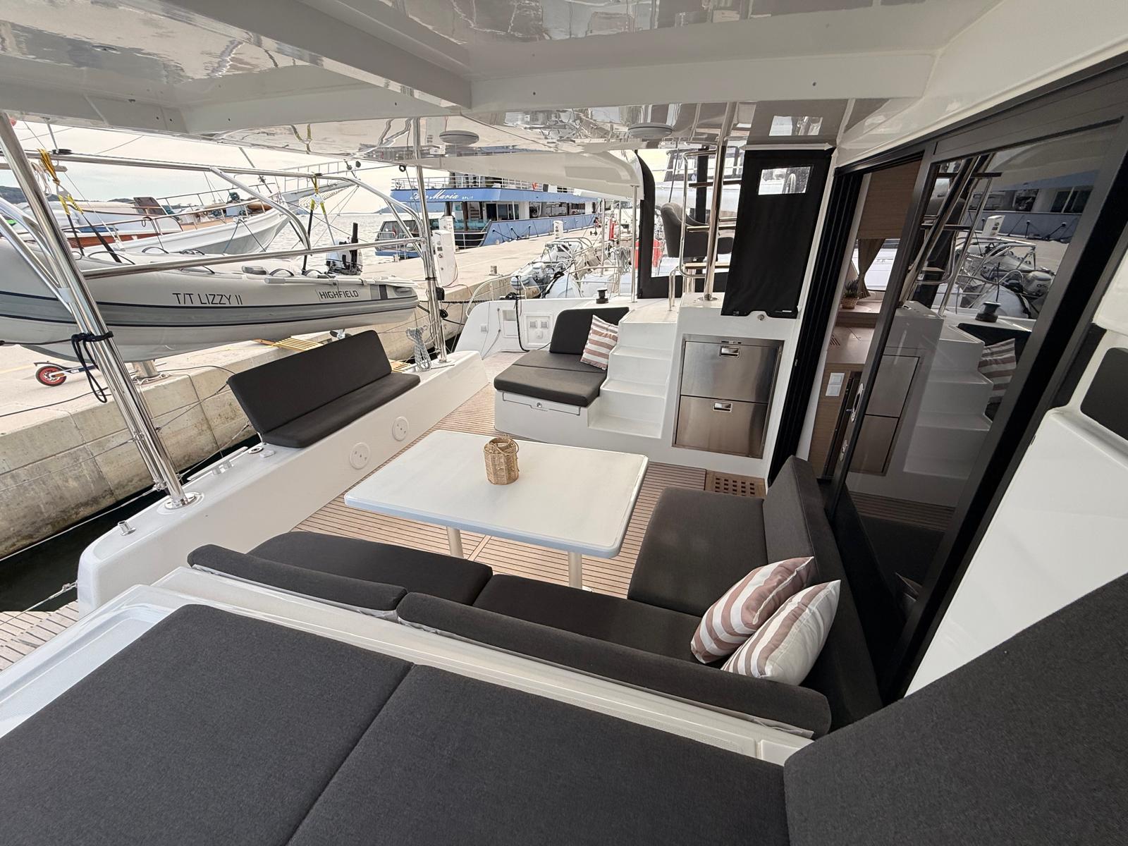 Lagoon 42 - 4 + 2 cab. — photo 9