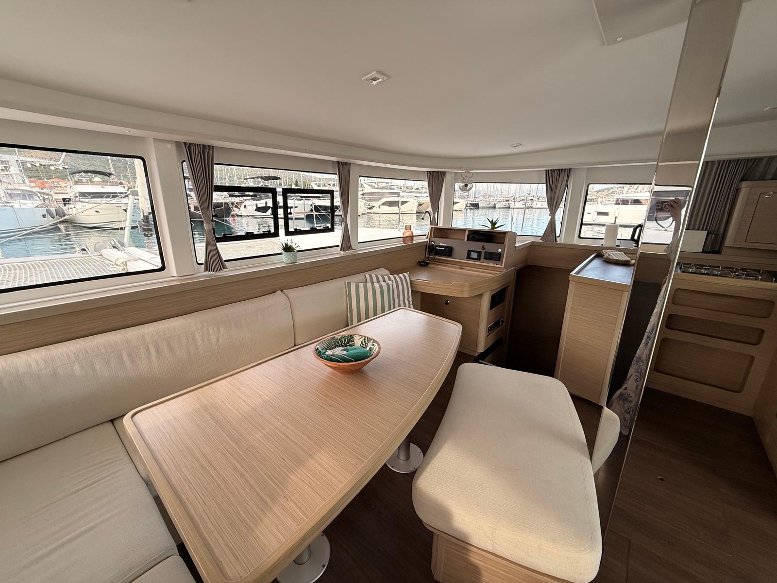Lagoon 42 - 4 + 2 cab. — photo 12