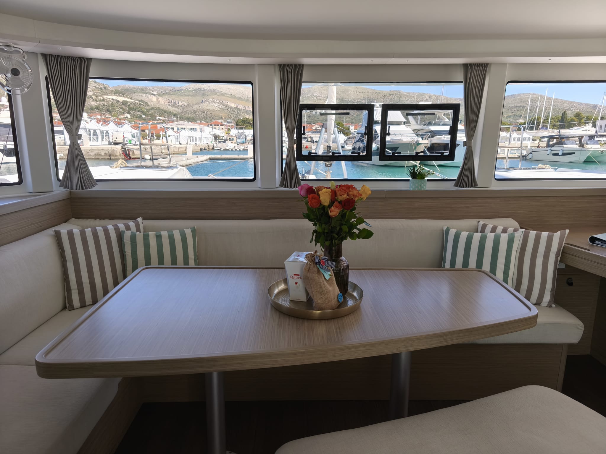 Lagoon 42 - 4 + 2 cab. — photo 12