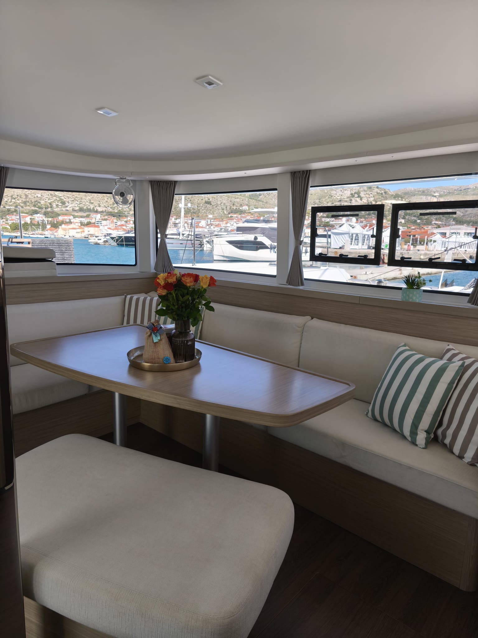 Lagoon 42 - 4 + 2 cab. — photo 13