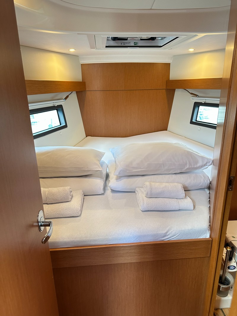 Bavaria C38 — photo 9