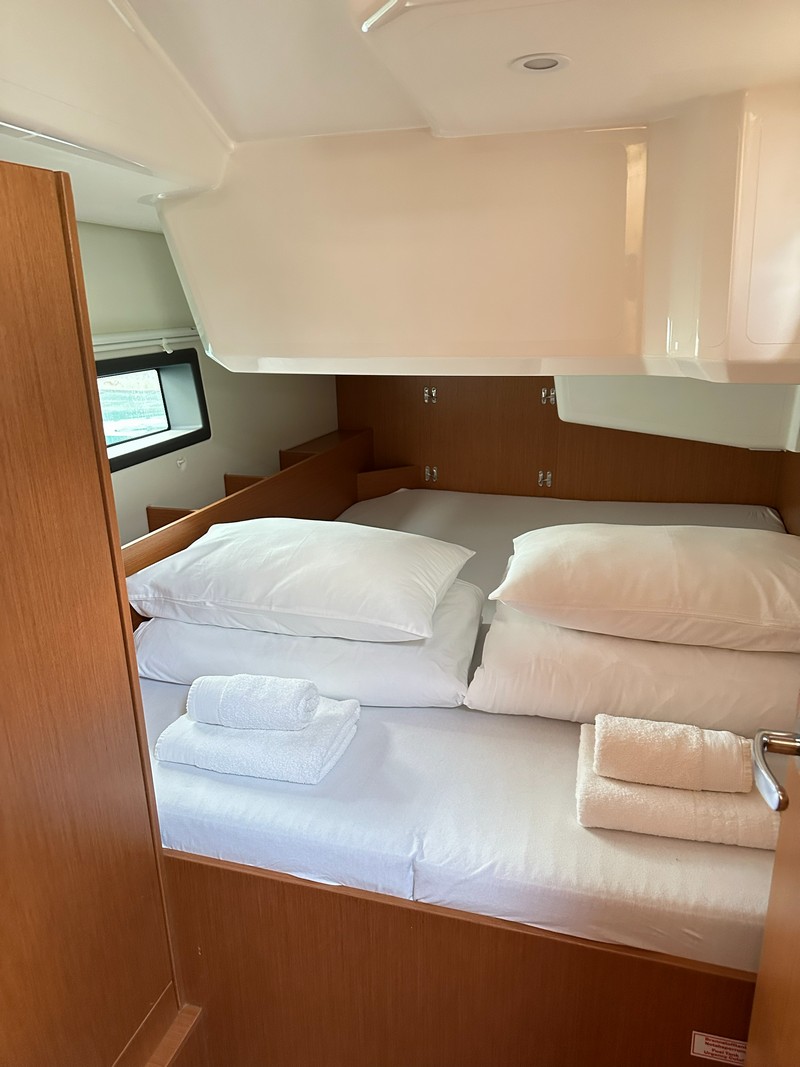 Bavaria C38 — photo 10