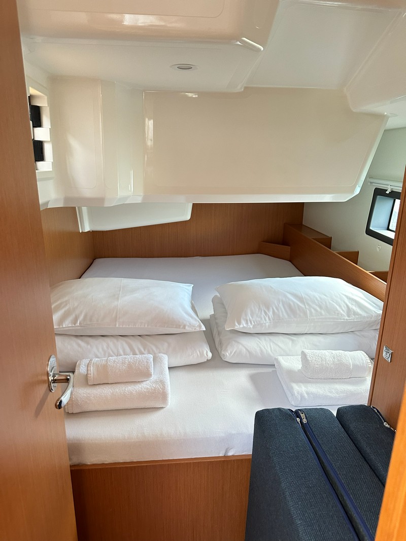 Bavaria C38 — photo 11