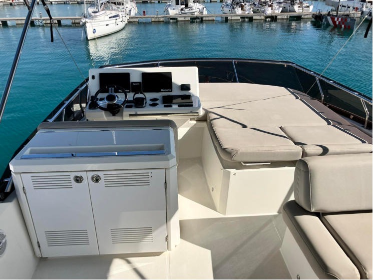 Prestige 520 Flybridge - 3 + 1 cab. — photo 9