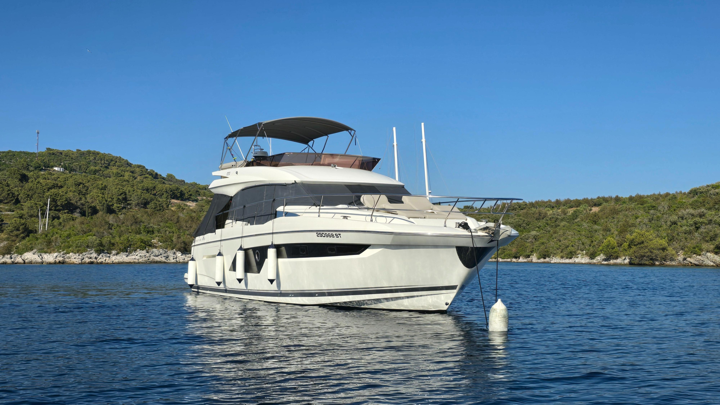 Prestige 520 Flybridge - 3 + 1 cab. — photo 23