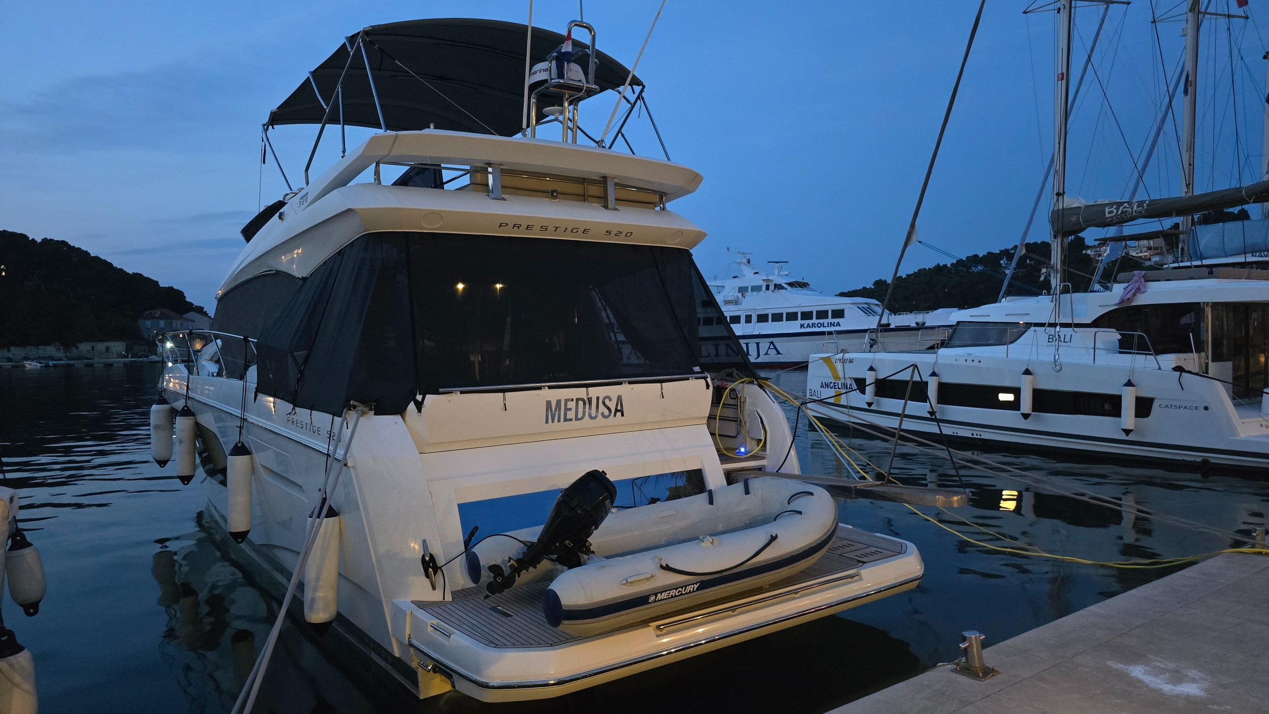 Prestige 520 Flybridge - 3 + 1 cab. — photo 24