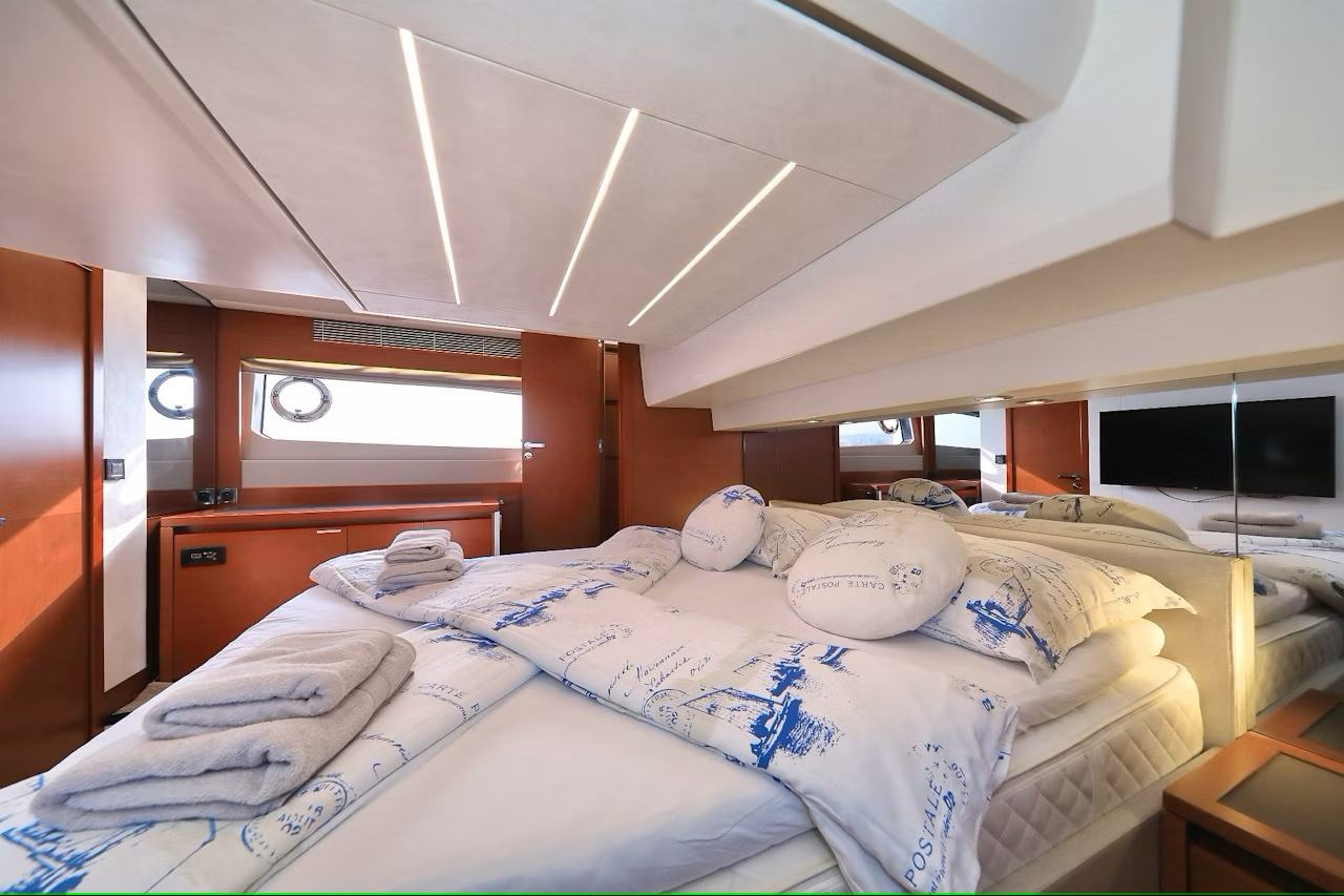 Prestige 520 Flybridge - 3 + 1 cab. — photo 27