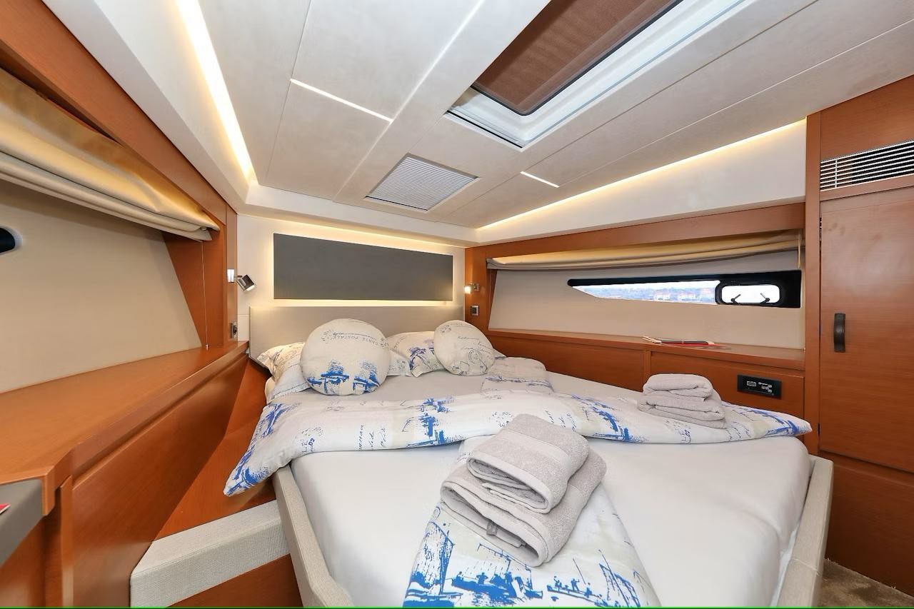 Prestige 520 Flybridge - 3 + 1 cab. — photo 29