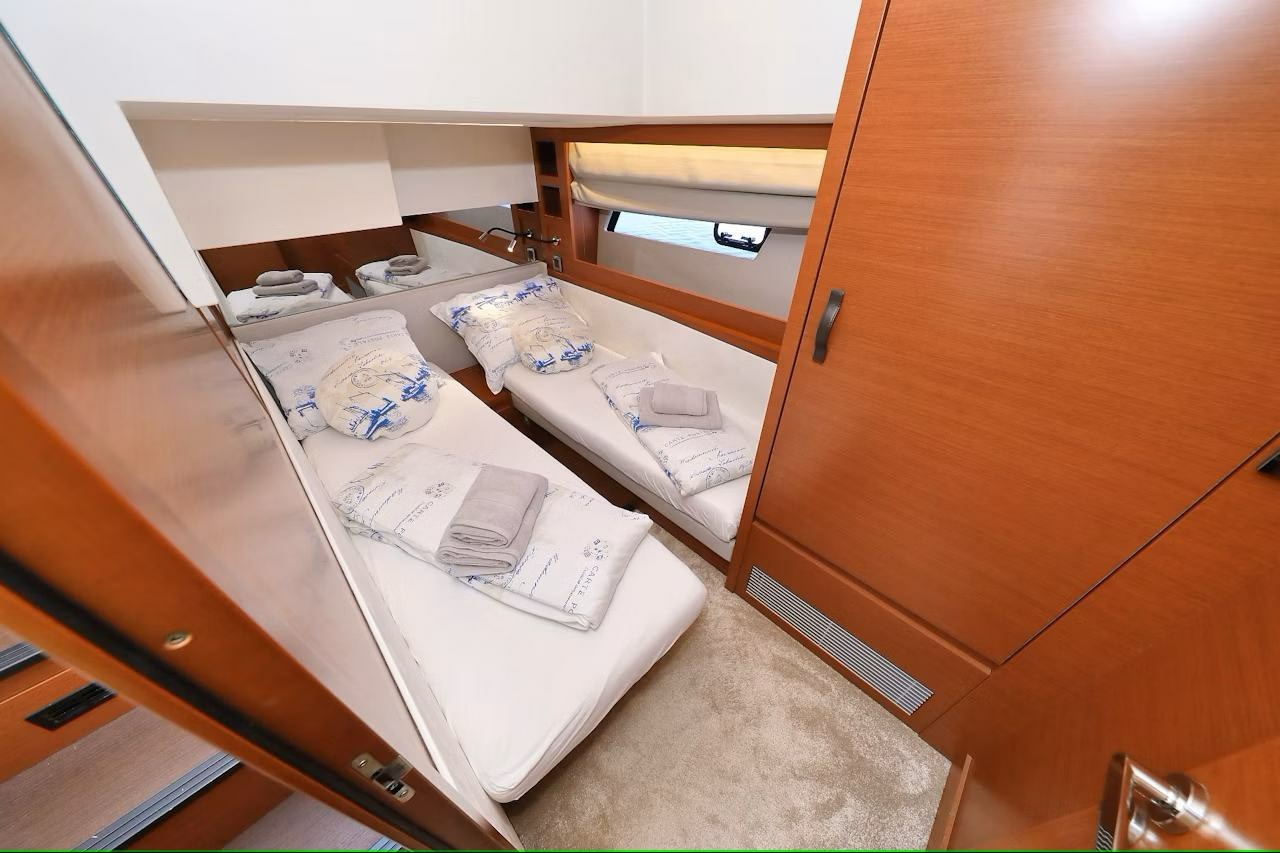 Prestige 520 Flybridge - 3 + 1 cab. — photo 30