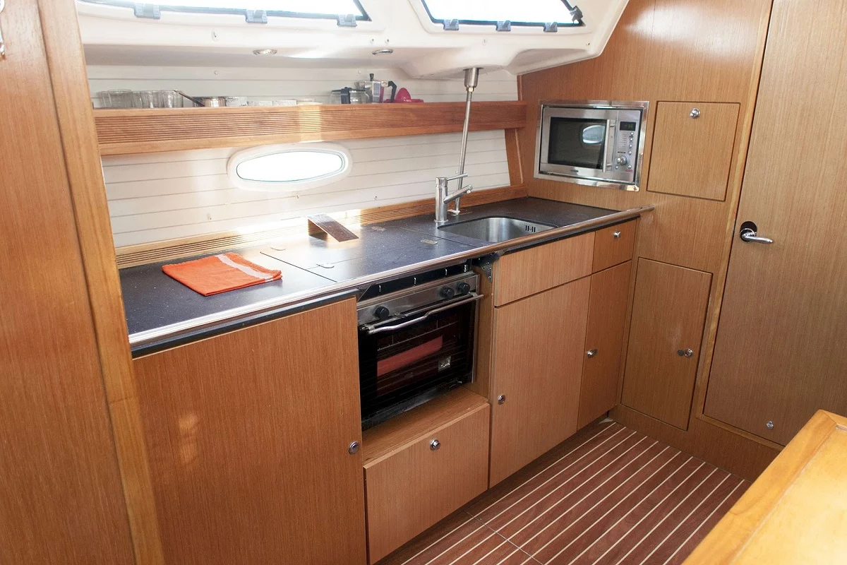 Bavaria 43 Cruiser (Constantina)  - 18