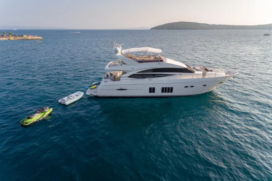 Princess 72 Flybridge - 4 + 1 cab. (Champion)  - 0