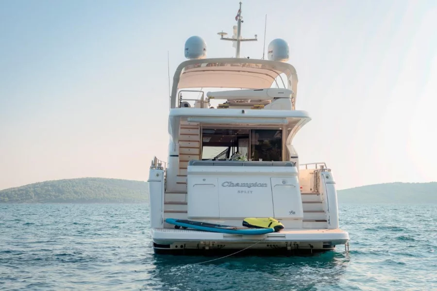 Princess 72 Flybridge - 4 + 1 cab. (Champion)  - 1