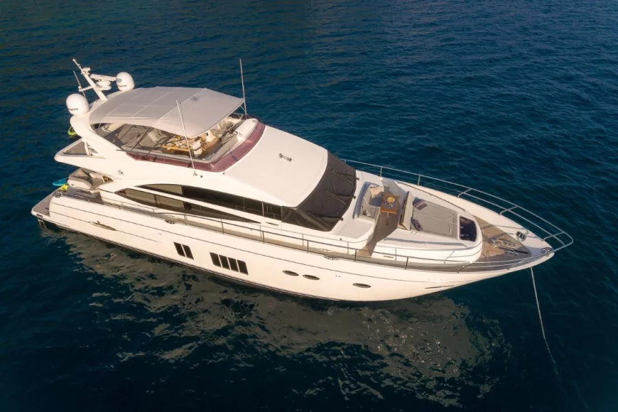Princess 72 Flybridge - 4 + 1 cab. (Champion)  - 2