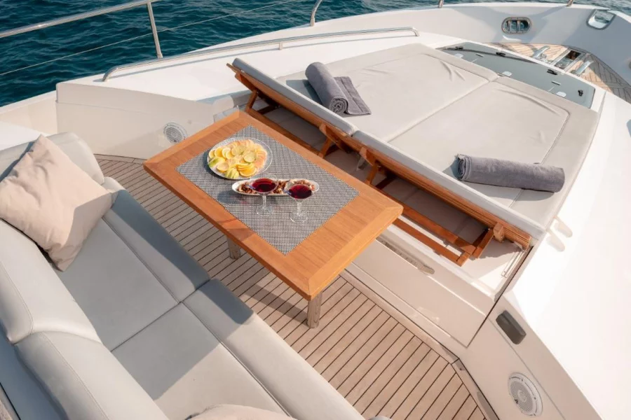 Princess 72 Flybridge - 4 + 1 cab. (Champion)  - 7